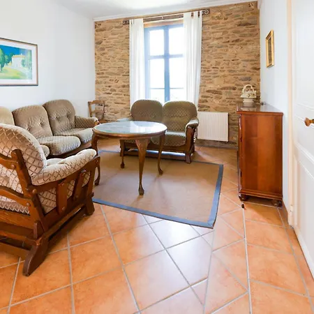 Spacious With Private Pool And Garden, Cleaning Included Apartment